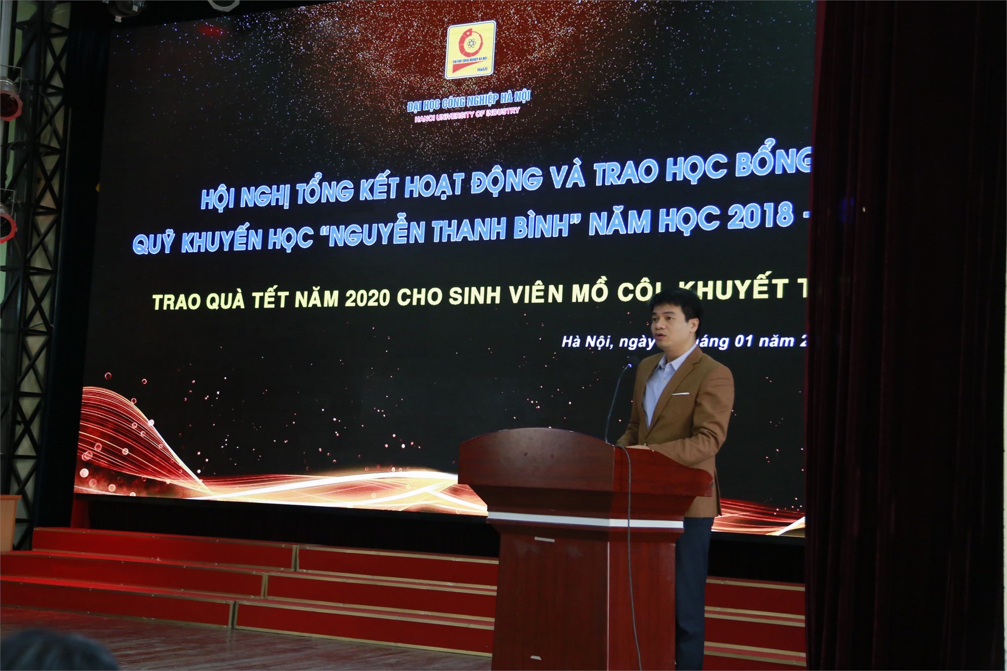 Tổng kết hoạt động và trao học bổng Quỹ khuyến học `Nguyễn Thanh Bình` năm học 2018 - 2019