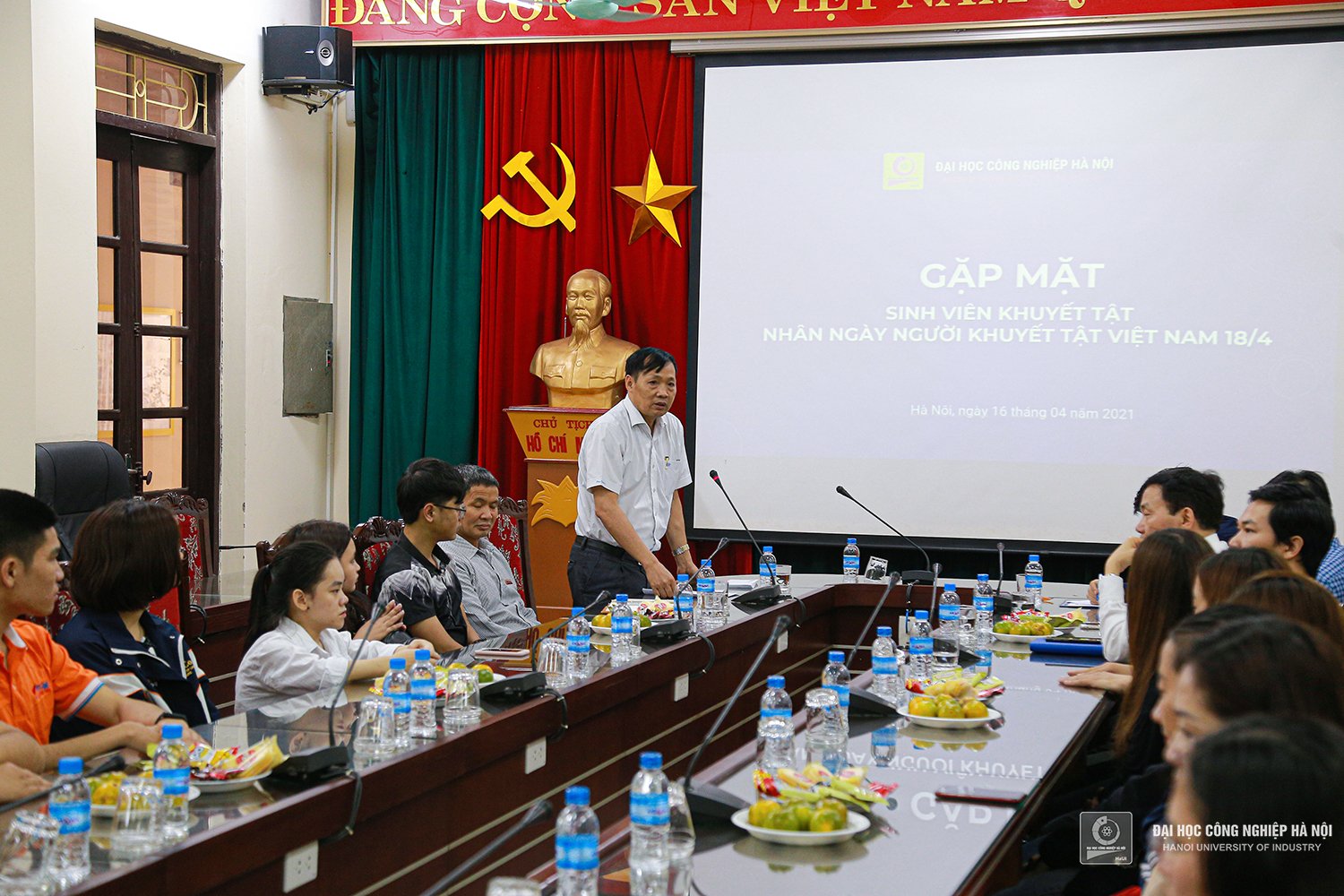 Gặp mặt sinh viên khuyết tật nhân Ngày người khuyết tật Việt Nam
