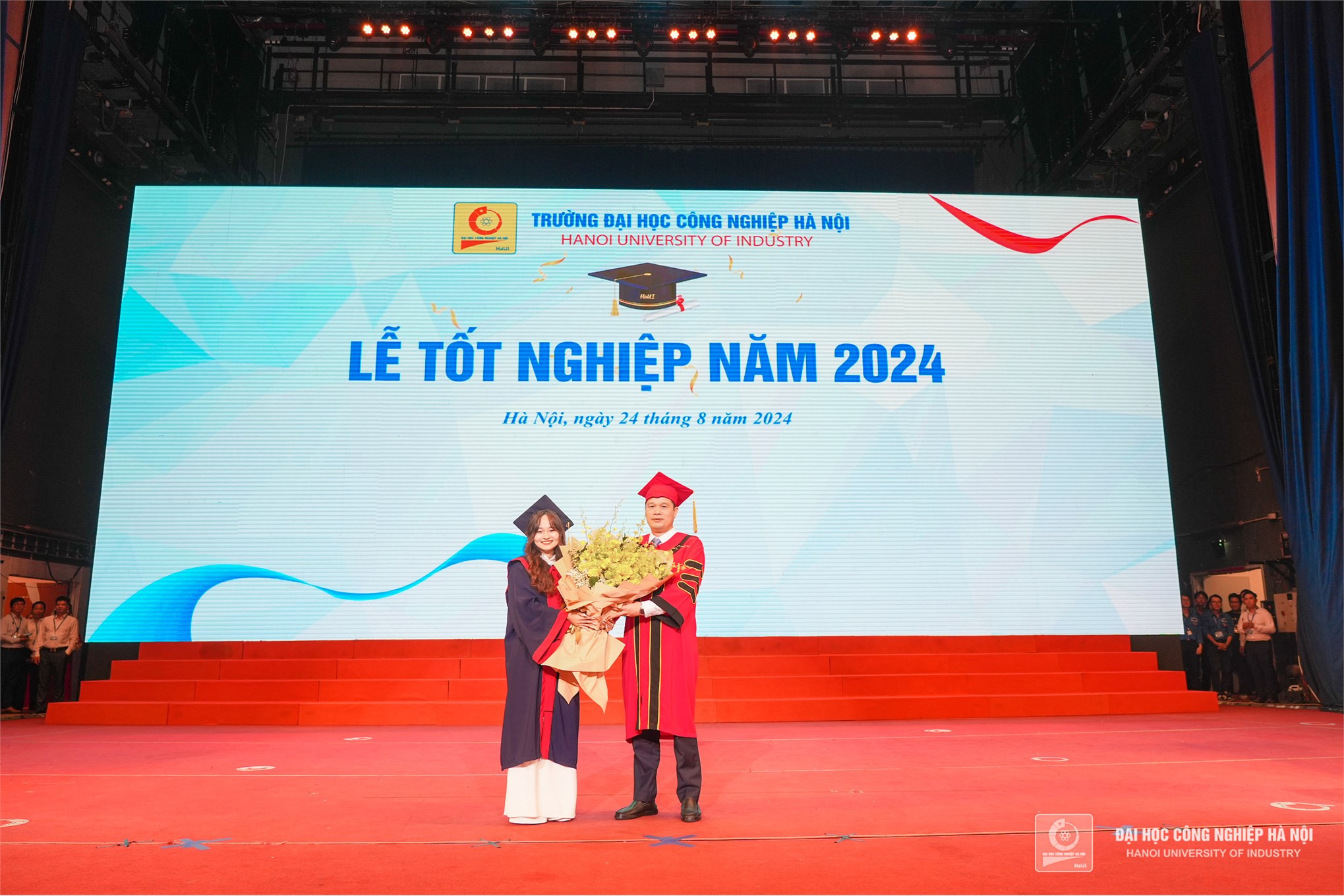 Lễ tốt nghiệp và trao bằng Tiến sĩ, Thạc sĩ, Kĩ sư, Cử nhân 2024 - Cảm ơn các bạn đã làm cho hành trình này đáng nhớ