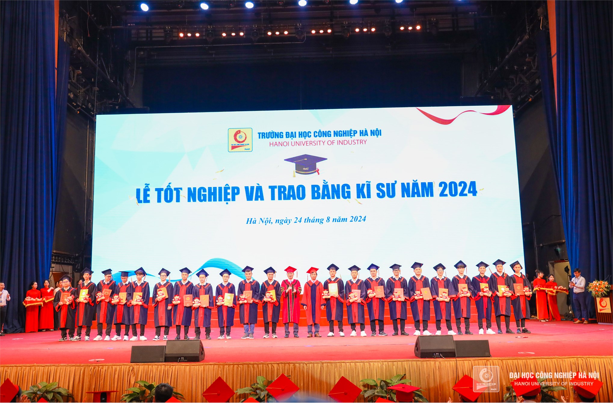 Lễ tốt nghiệp và trao bằng Tiến sĩ, Thạc sĩ, Kĩ sư, Cử nhân 2024 - Cảm ơn các bạn đã làm cho hành trình này đáng nhớ