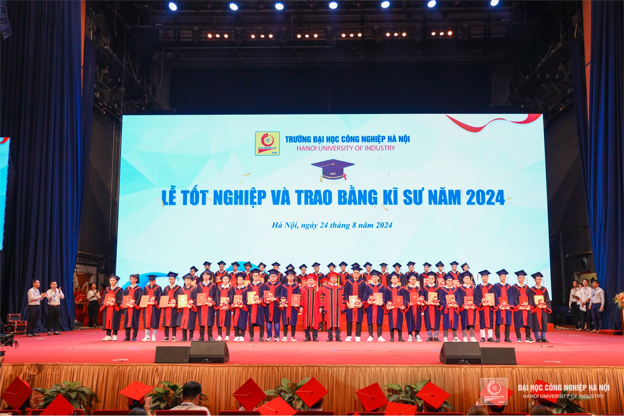 Lễ tốt nghiệp và trao bằng Tiến sĩ, Thạc sĩ, Kĩ sư, Cử nhân 2024 - Cảm ơn các bạn đã làm cho hành trình này đáng nhớ