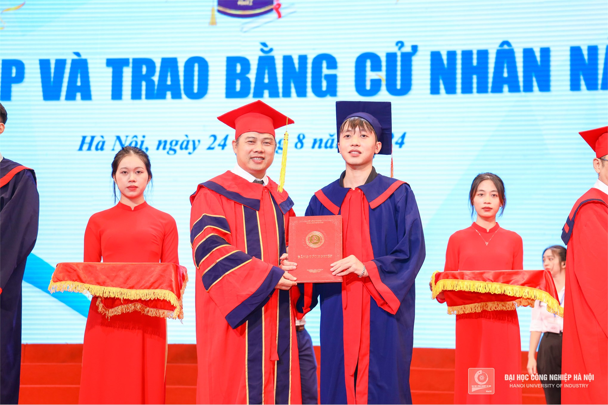 Lễ tốt nghiệp và trao bằng Tiến sĩ, Thạc sĩ, Kĩ sư, Cử nhân 2024 - Cảm ơn các bạn đã làm cho hành trình này đáng nhớ