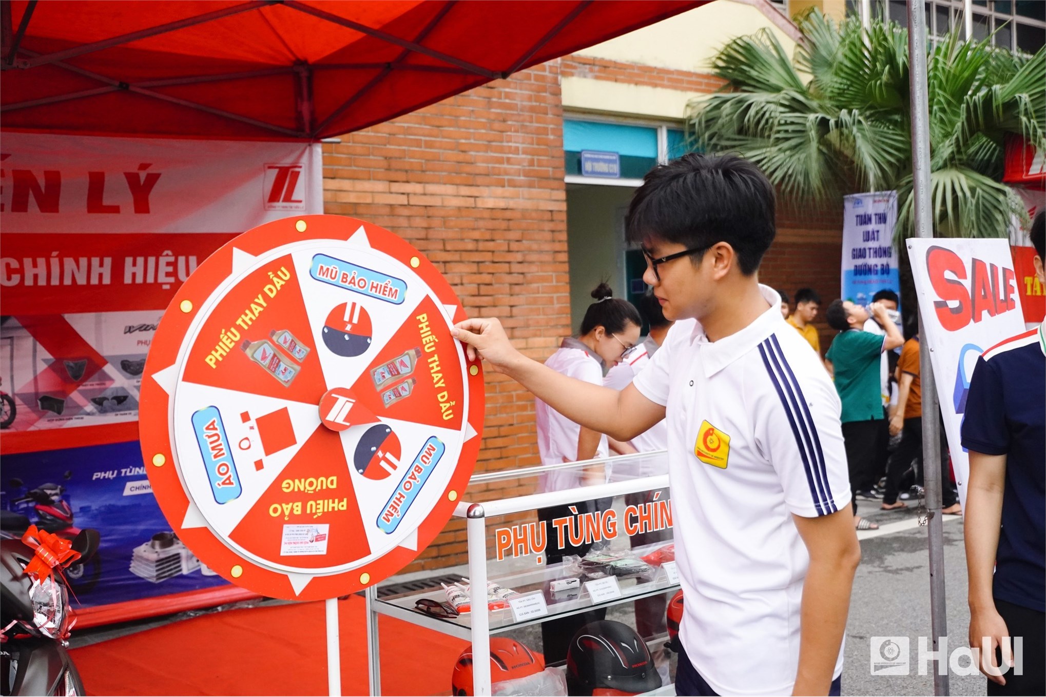 Sinh viên HaUI tưng bừng tham gia “Cuộc thi sinh viên HaUI tìm hiểu luật giao thông đường bộ” 2025