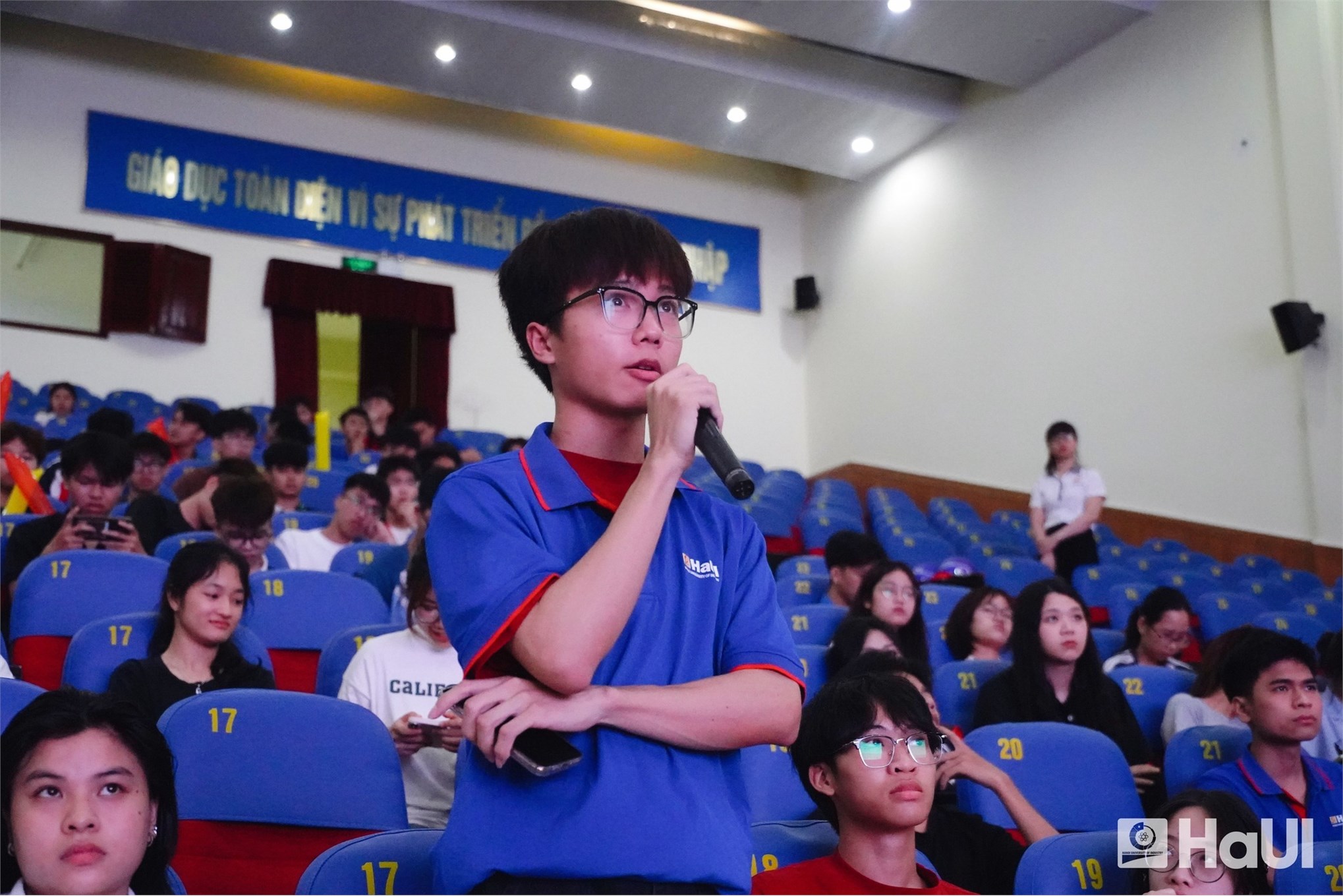 Sinh viên HaUI tưng bừng tham gia “Cuộc thi sinh viên HaUI tìm hiểu luật giao thông đường bộ” 2025