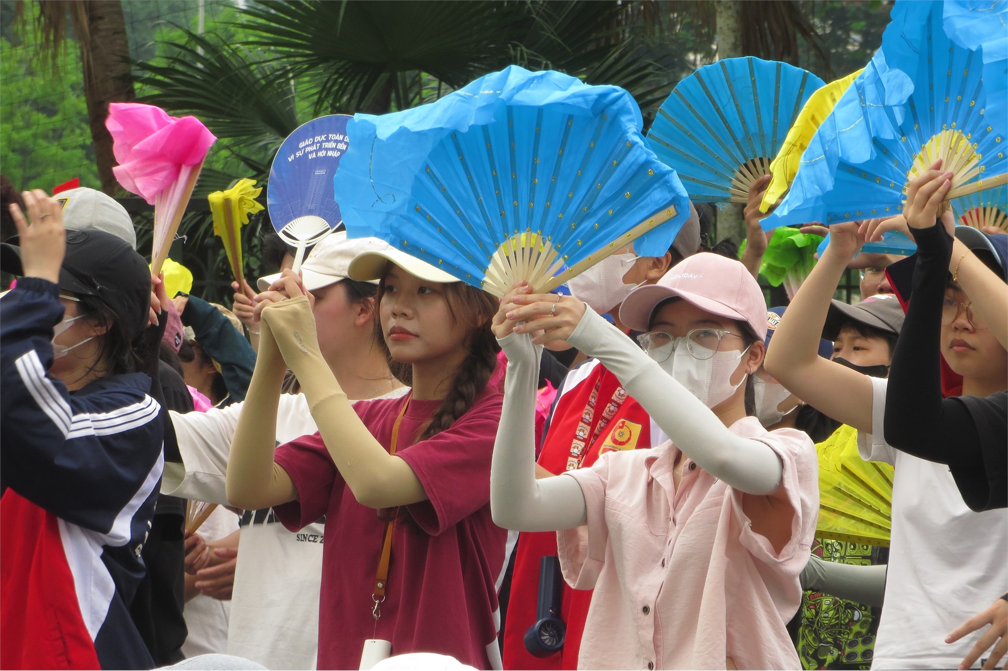 Khi trái tim tuổi trẻ hòa cùng giai điệu của Tổ quốc – Sinh viên HaUI tập luyện phục vụ “Concert Quốc gia” A80