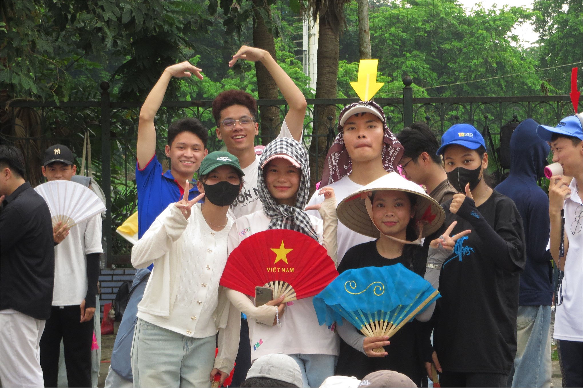 Khi trái tim tuổi trẻ hòa cùng giai điệu của Tổ quốc – Sinh viên HaUI tập luyện phục vụ “Concert Quốc gia” A80
