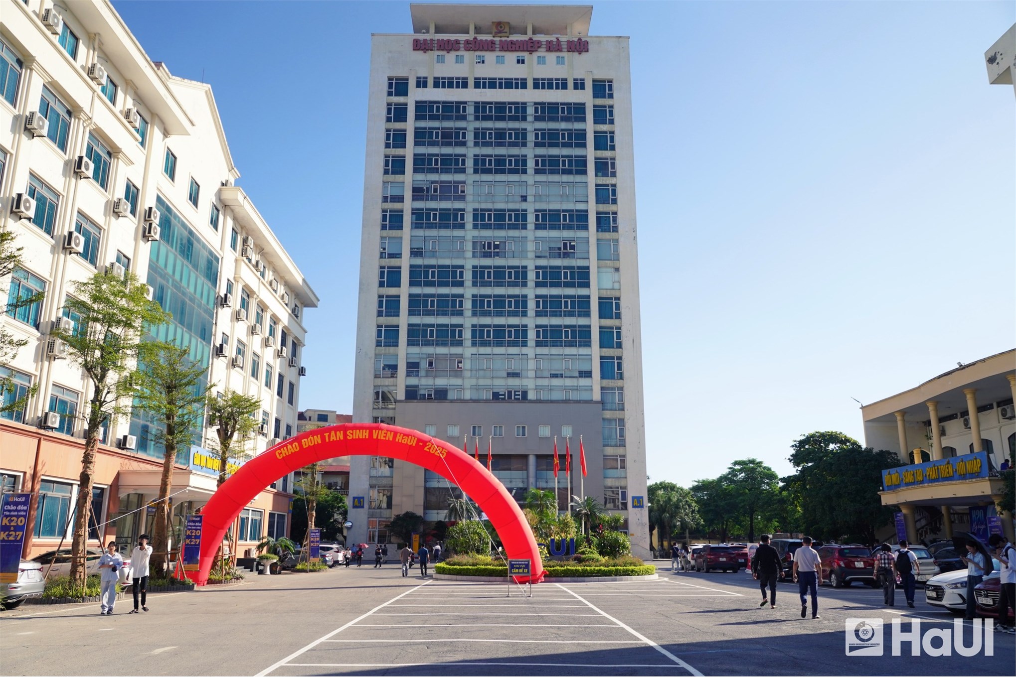 NGÀY HỘI CHÀO ĐÓN TÂN SINH VIÊN 2025 - Ngày hội kết nối, bùng cháy và khởi đầu rực rỡ của tuổi trẻ HaUI!