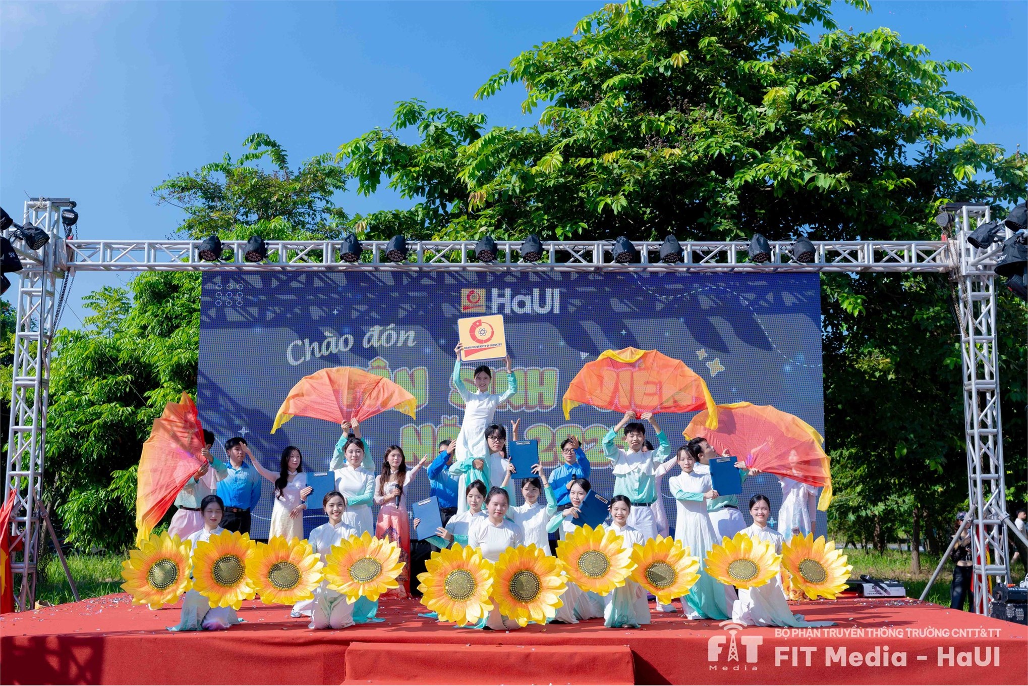 NGÀY HỘI CHÀO ĐÓN TÂN SINH VIÊN 2025 - Ngày hội kết nối, bùng cháy và khởi đầu rực rỡ của tuổi trẻ HaUI!
