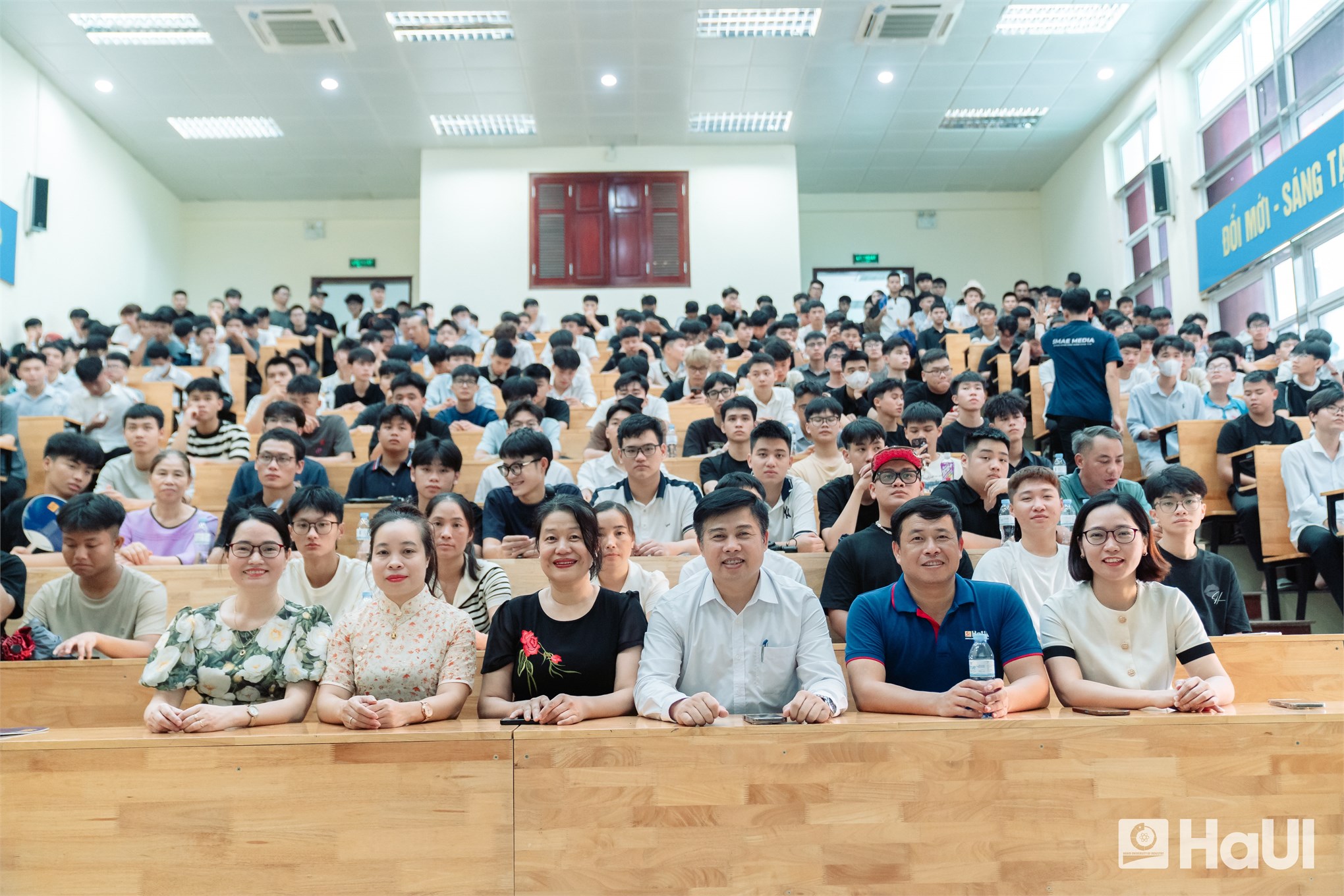NGÀY HỘI CHÀO ĐÓN TÂN SINH VIÊN 2025 - Ngày hội kết nối, bùng cháy và khởi đầu rực rỡ của tuổi trẻ HaUI!