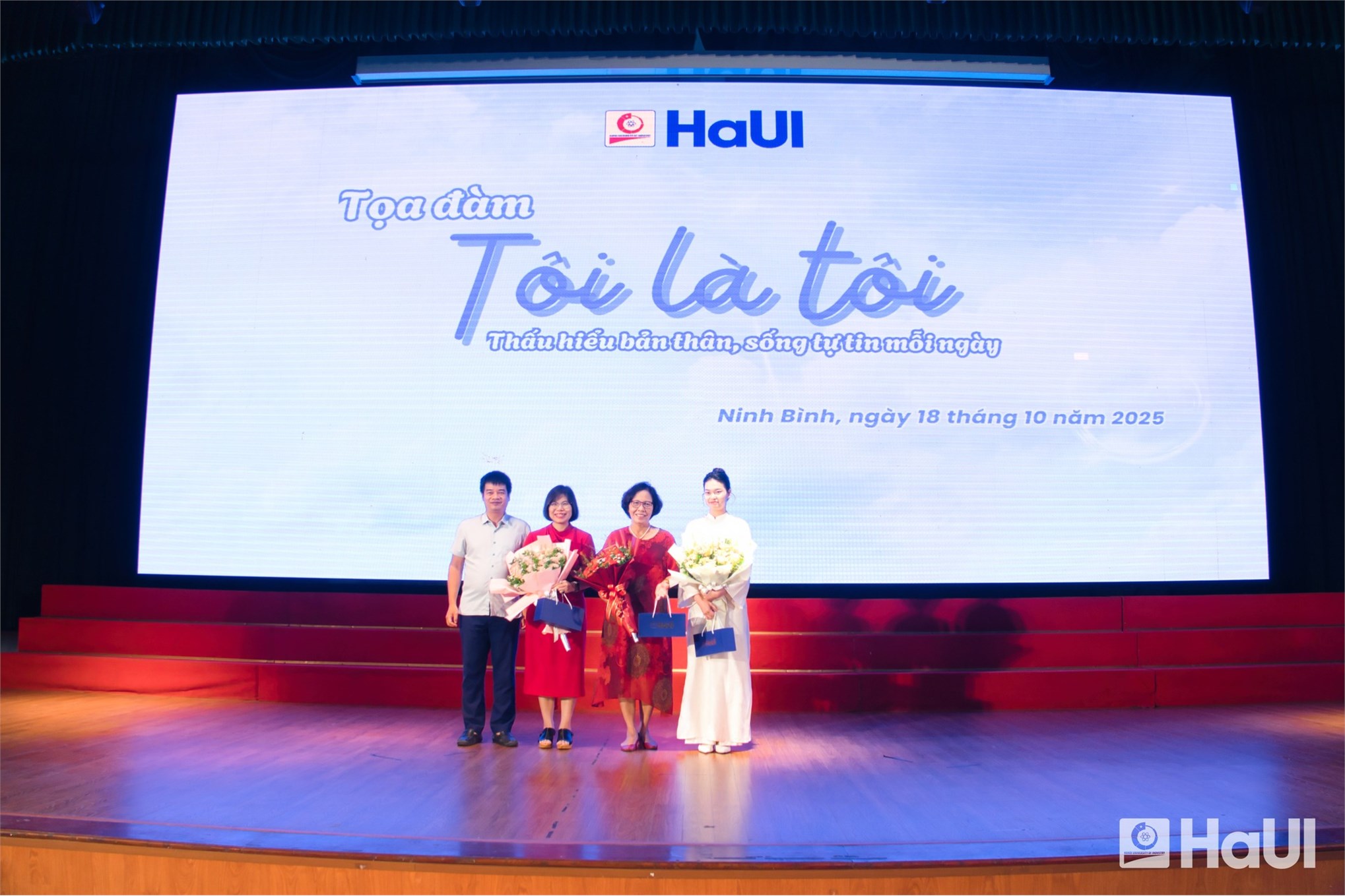 Tọa đàm “Tôi là Tôi, thấu hiểu bản thân, sống tự tin mỗi ngày” - Hành trình lan tỏa năng lượng tích cực trong sinh viên HaUI