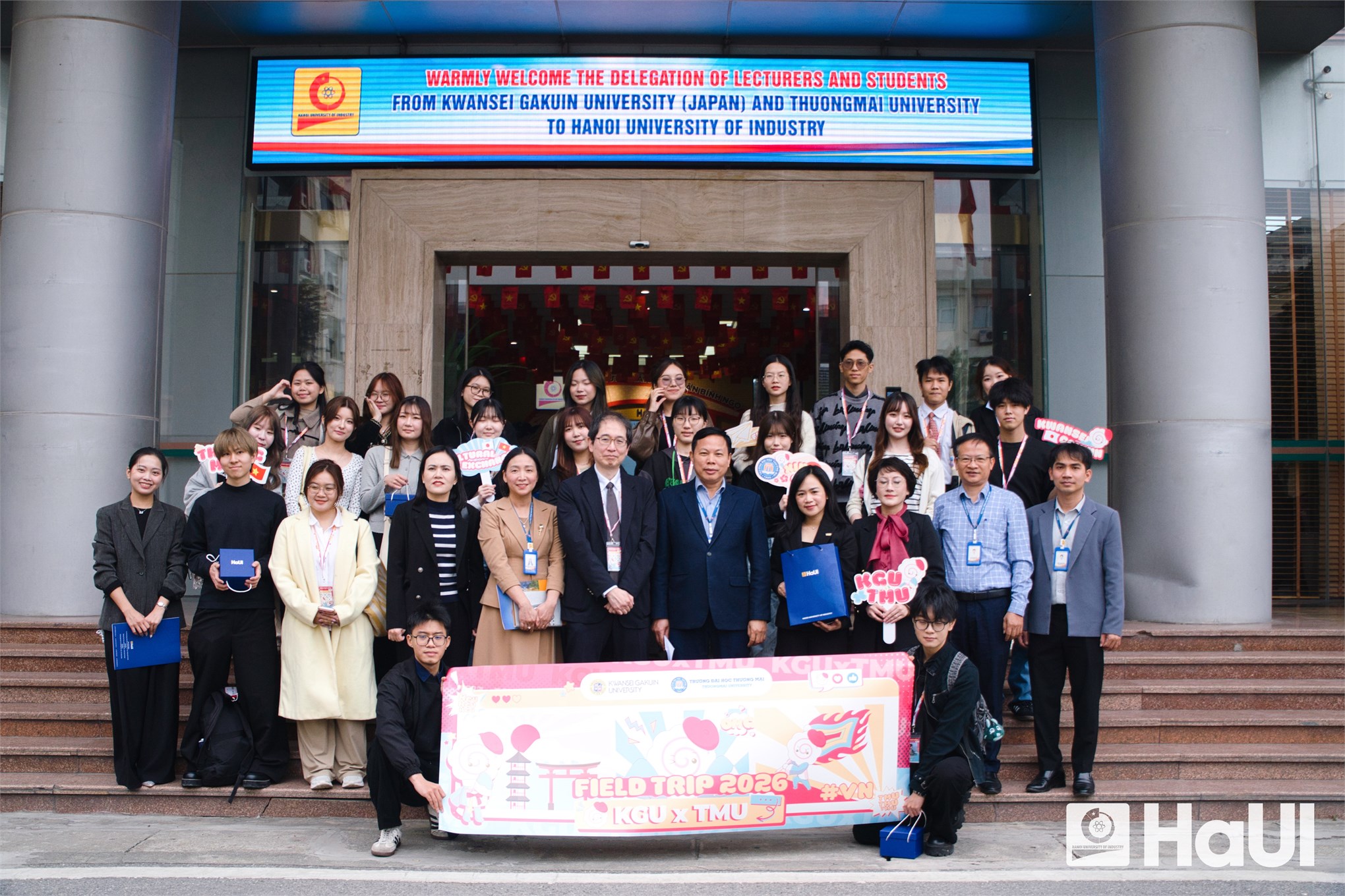 Hội nhập, giao lưu và kết nối – Chuyến thăm quan ý nghĩa của sinh viên Trường Đại học Kwansei Gakuin (Nhật Bản) và Trường Đại học Thương Mại tại Đại học Công nghiệp Hà Nội