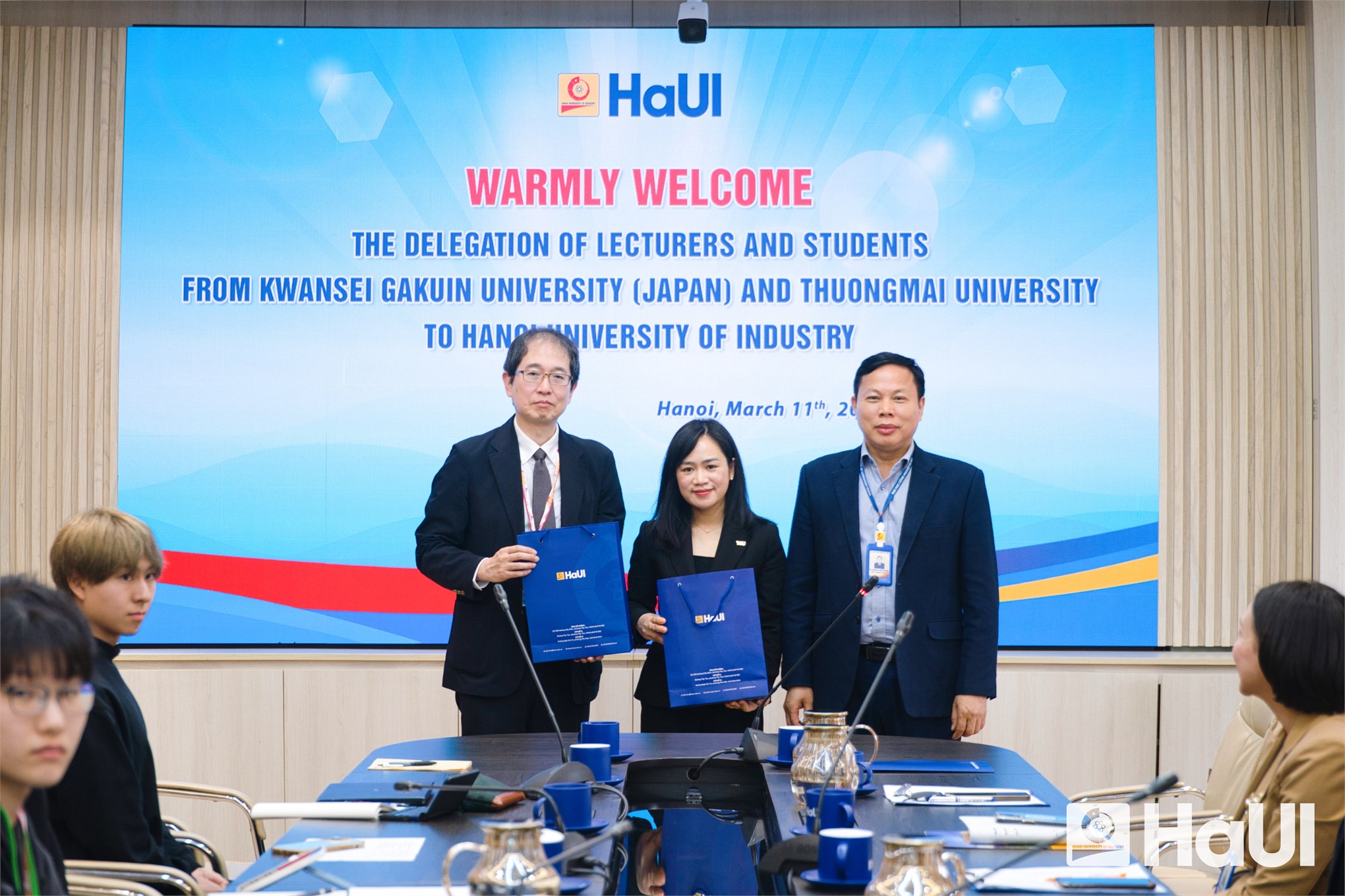 Hội nhập, giao lưu và kết nối – Chuyến thăm quan ý nghĩa của sinh viên Trường Đại học Kwansei Gakuin (Nhật Bản) và Trường Đại học Thương Mại tại Đại học Công nghiệp Hà Nội