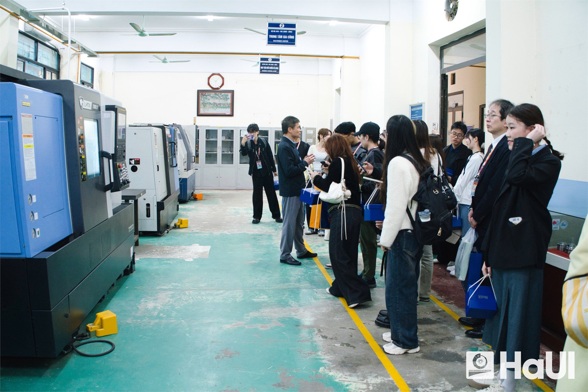 Hội nhập, giao lưu và kết nối – Chuyến thăm quan ý nghĩa của sinh viên Trường Đại học Kwansei Gakuin (Nhật Bản) và Trường Đại học Thương Mại tại Đại học Công nghiệp Hà Nội