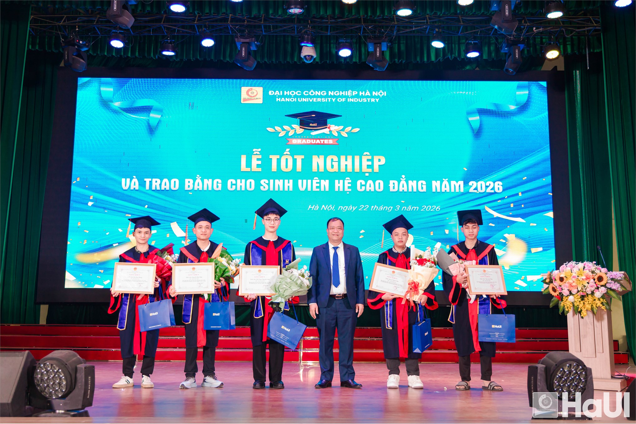 Lễ tốt nghiệp và trao bằng cho sinh viên hệ cao đẳng năm 2026