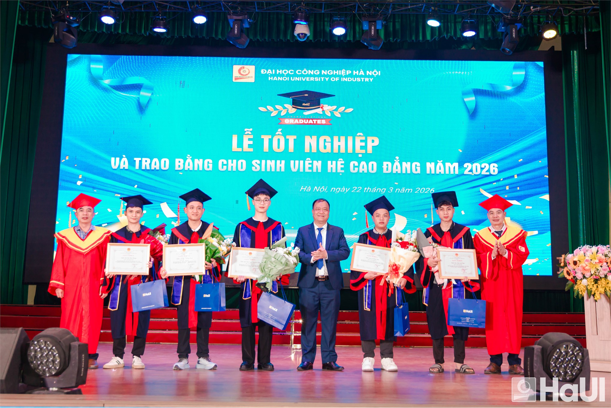 Lễ tốt nghiệp và trao bằng cho sinh viên hệ cao đẳng năm 2026