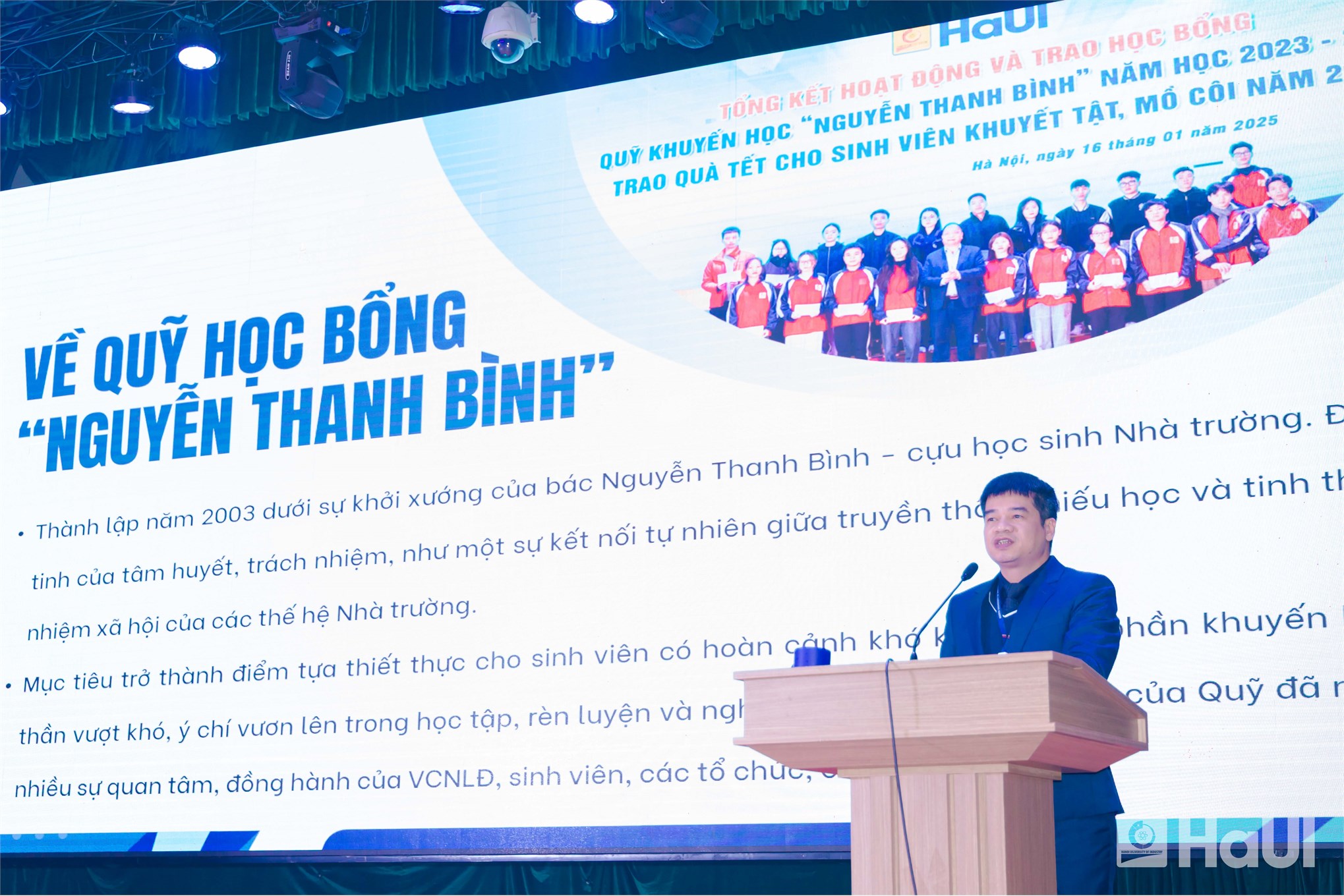 Xuân ấm yêu thương: Trao học bổng Nguyễn Thanh Bình và tặng quà Tết cho sinh viên có hoàn cảnh khó khăn 2026