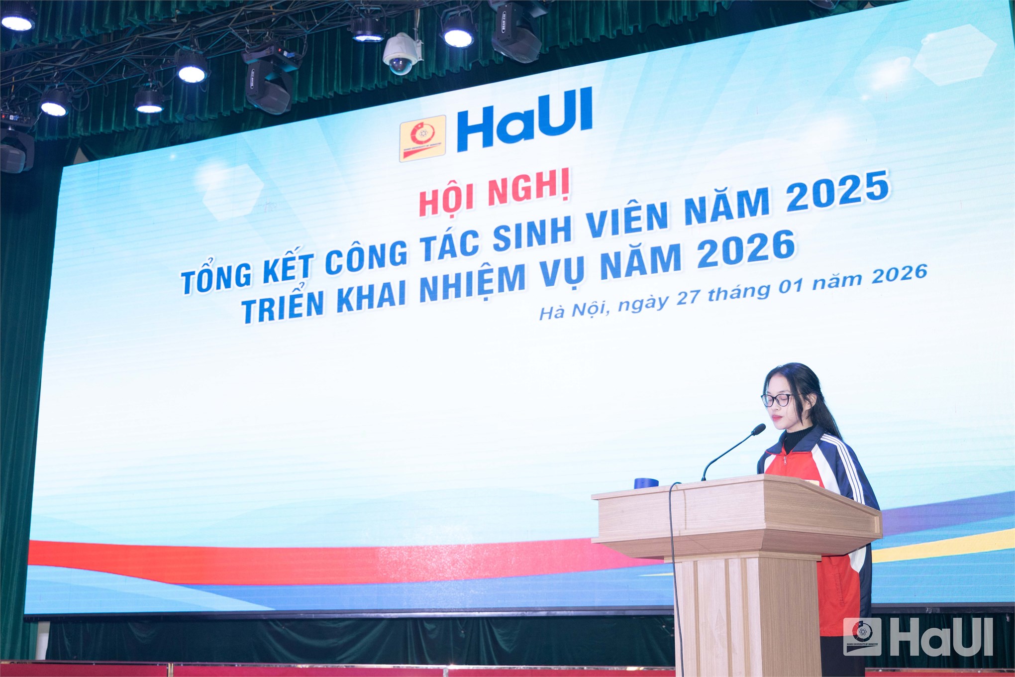 Xuân ấm yêu thương: Trao học bổng Nguyễn Thanh Bình và tặng quà Tết cho sinh viên có hoàn cảnh khó khăn 2026