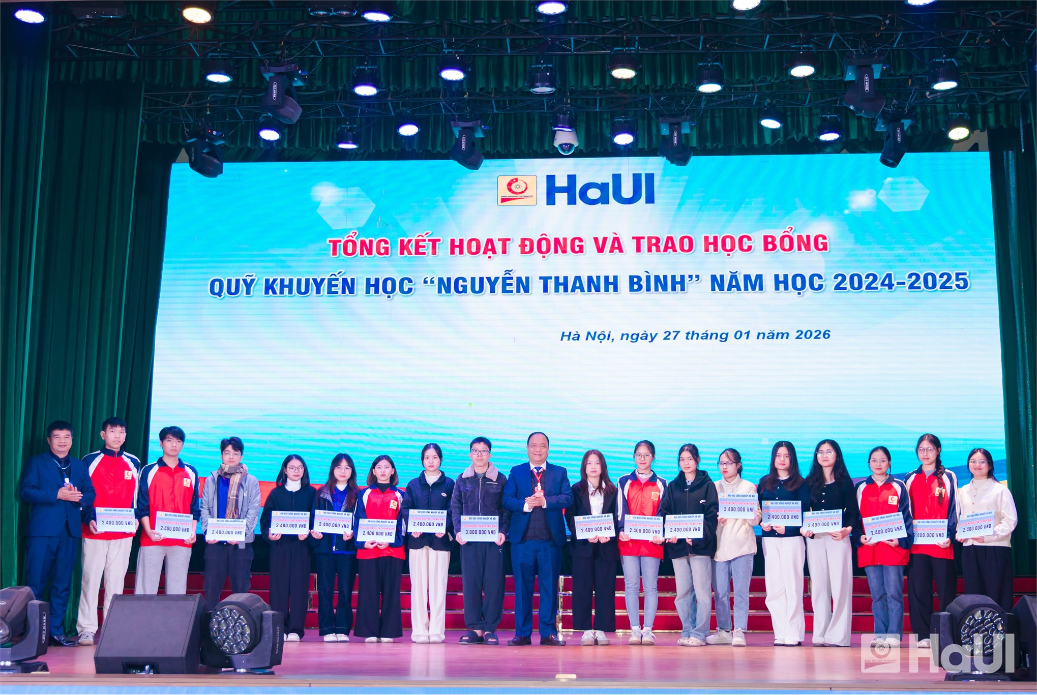 Xuân ấm yêu thương: Trao học bổng Nguyễn Thanh Bình và tặng quà Tết cho sinh viên có hoàn cảnh khó khăn 2026