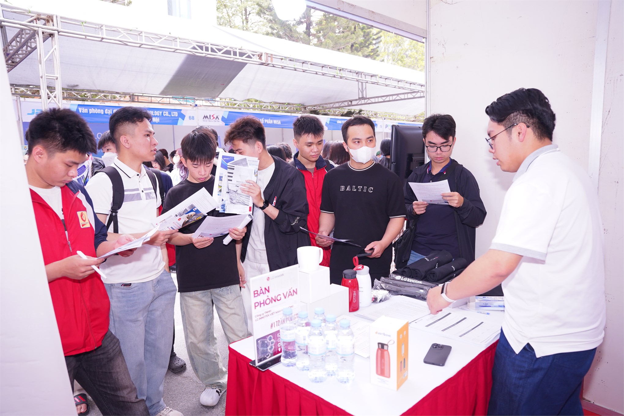 Ngày hội việc làm HaUI Job Fair 2026 - Kết nối doanh nghiệp, kiến tạo tương lai