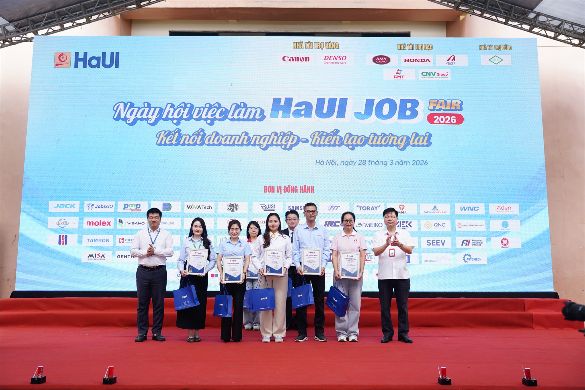 Ngày hội việc làm HaUI Job Fair 2026 - Kết nối doanh nghiệp, kiến tạo tương lai