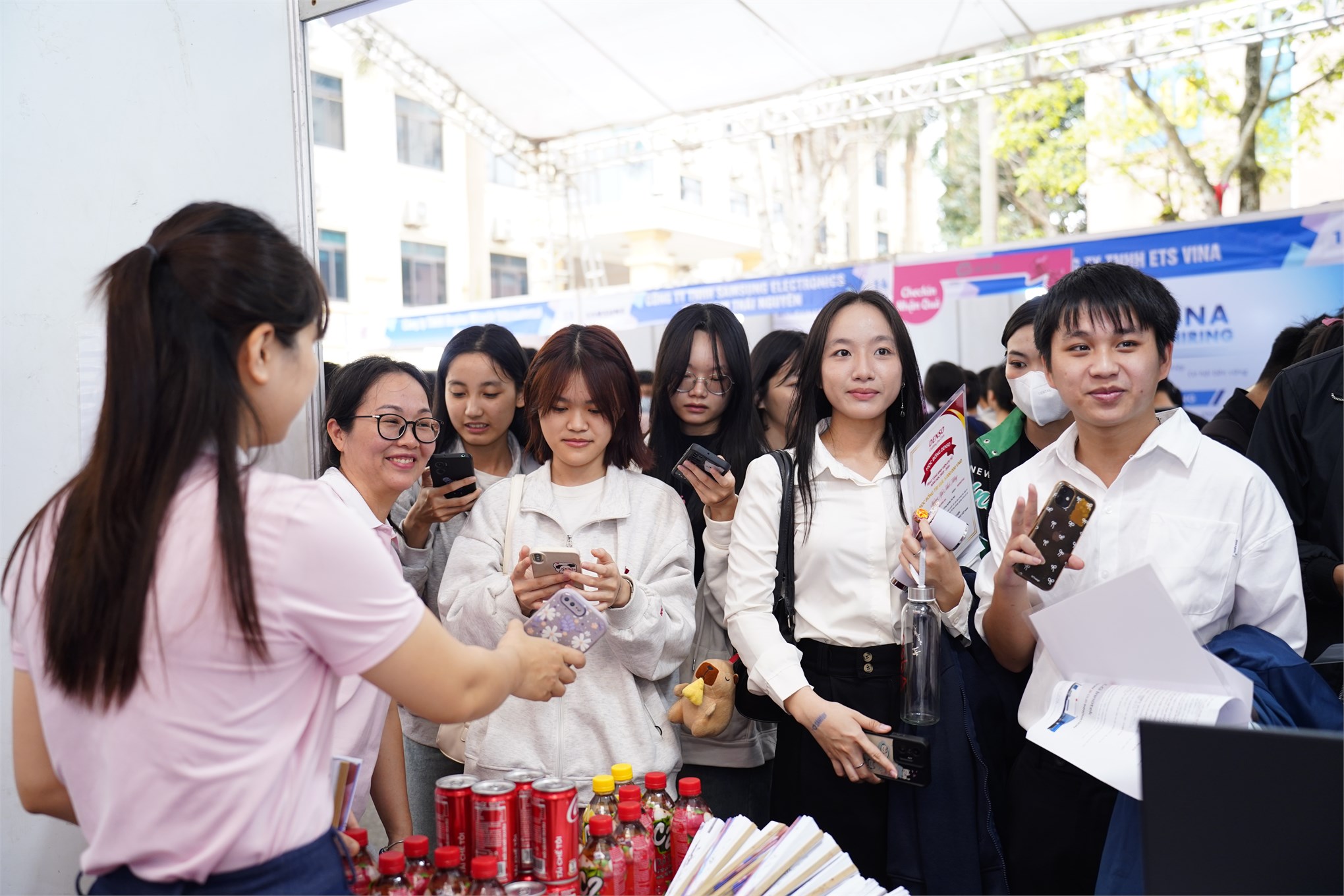 Ngày hội việc làm HaUI Job Fair 2026 - Kết nối doanh nghiệp, kiến tạo tương lai