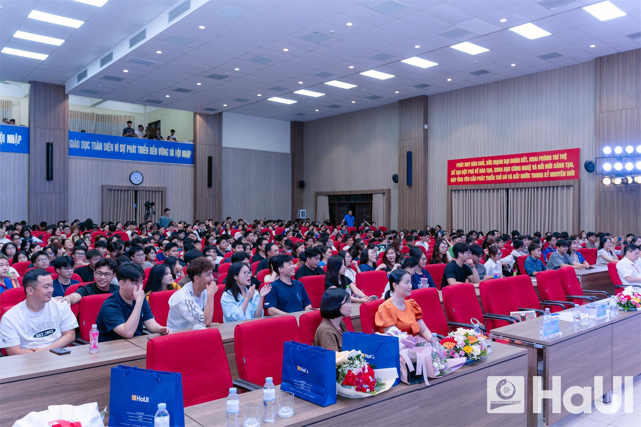Giọng hát hay sinh viên HaUI 2026 – Đêm nhạc bùng nổ cảm xúc