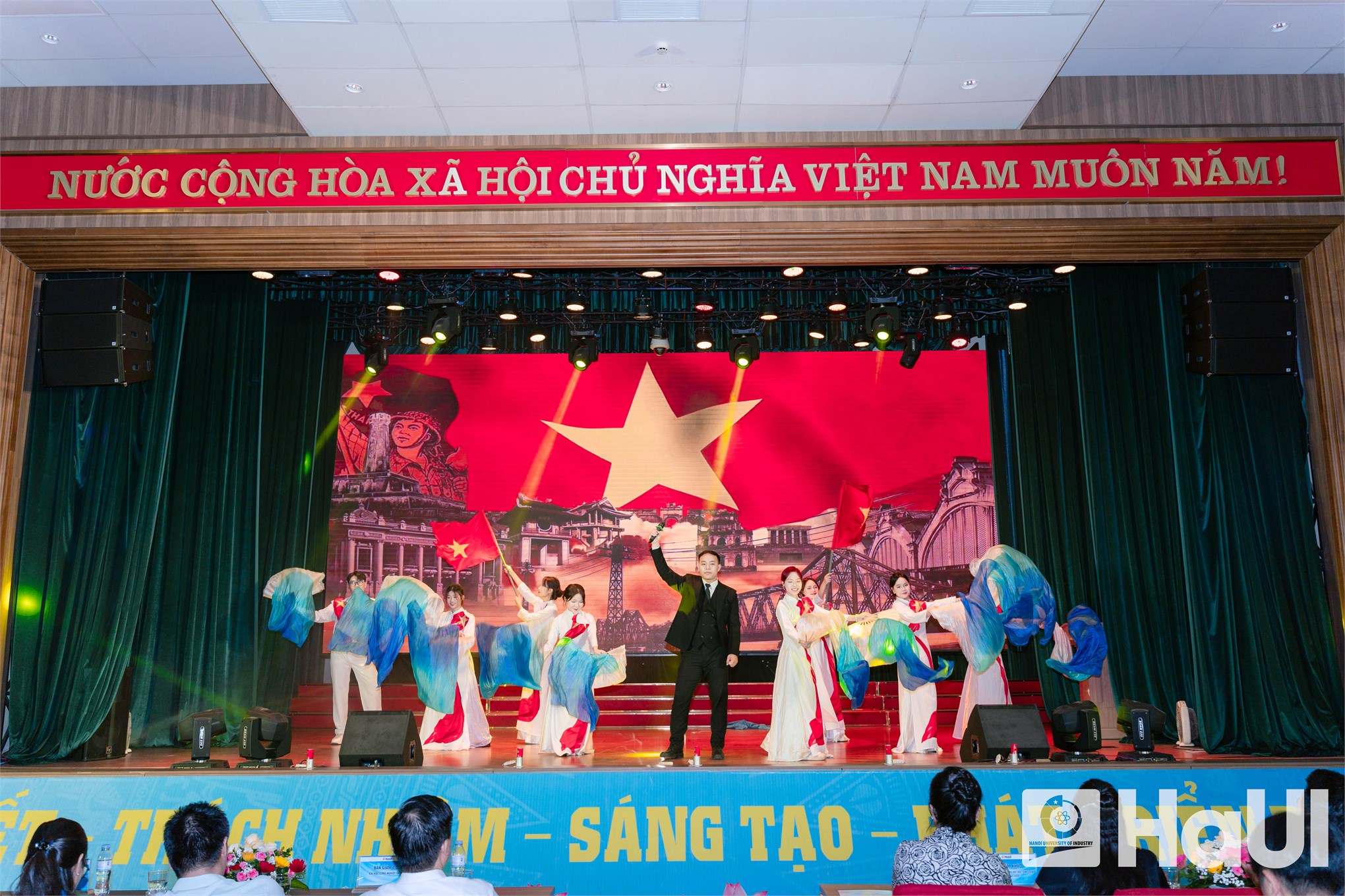 Giọng hát hay sinh viên HaUI 2026 – Đêm nhạc bùng nổ cảm xúc