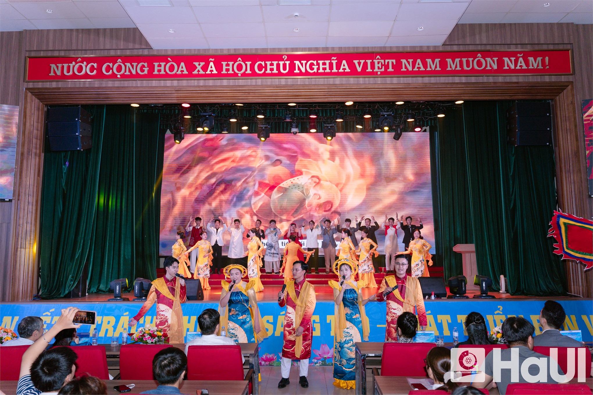 Giọng hát hay sinh viên HaUI 2026 – Đêm nhạc bùng nổ cảm xúc