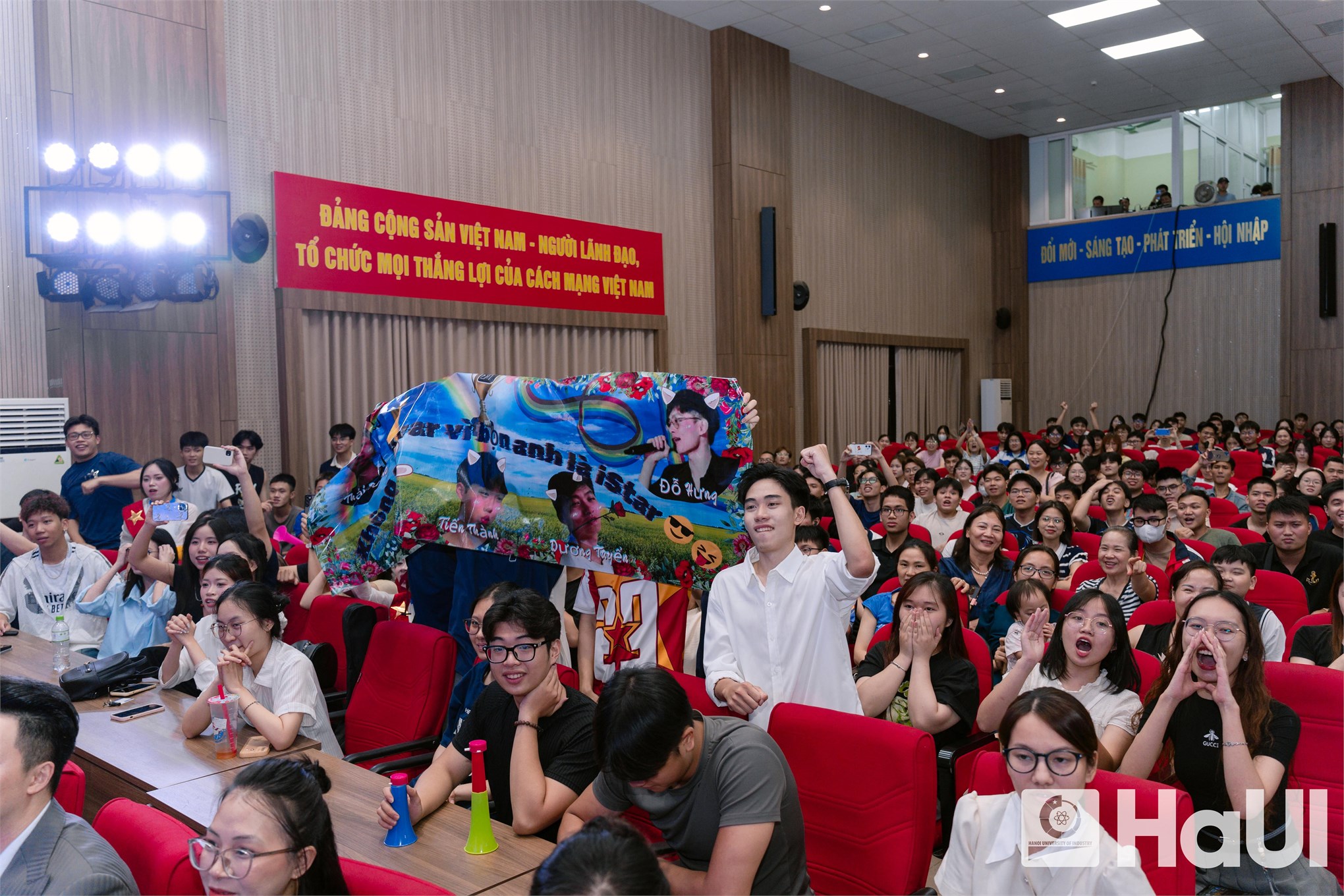 Giọng hát hay sinh viên HaUI 2026 – Đêm nhạc bùng nổ cảm xúc