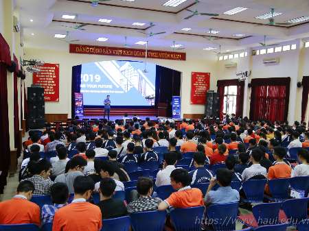 Hàng trăm cơ hội việc làm, chương trình học bổng toàn phần cho sinh viên Đại học Công nghiệp Hà Nội