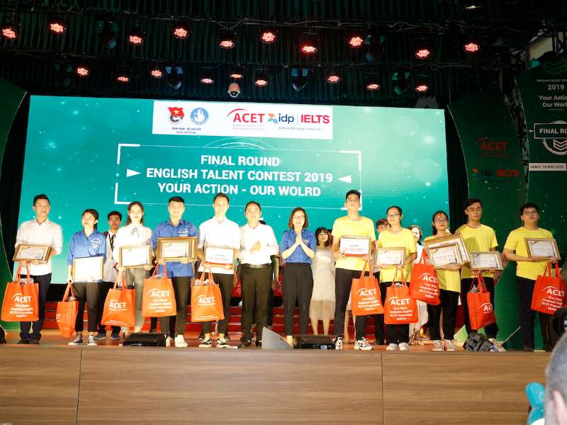 Đại học Công nghiệp Hà Nội đạt giải Nhì cuộc thi Tài năng Anh ngữ, nhận thưởng 130 triệu đồng