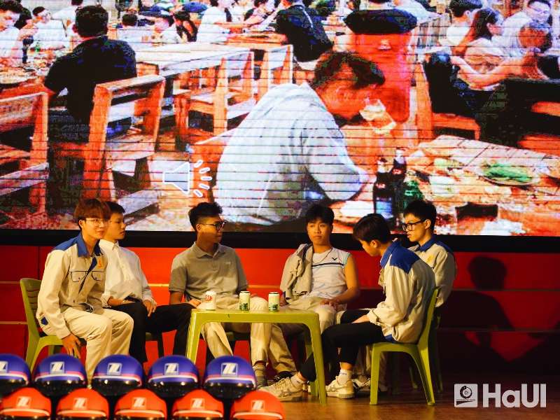 Sinh viên HaUI tưng bừng tham gia “Cuộc thi sinh viên HaUI tìm hiểu luật giao thông đường bộ” 2025