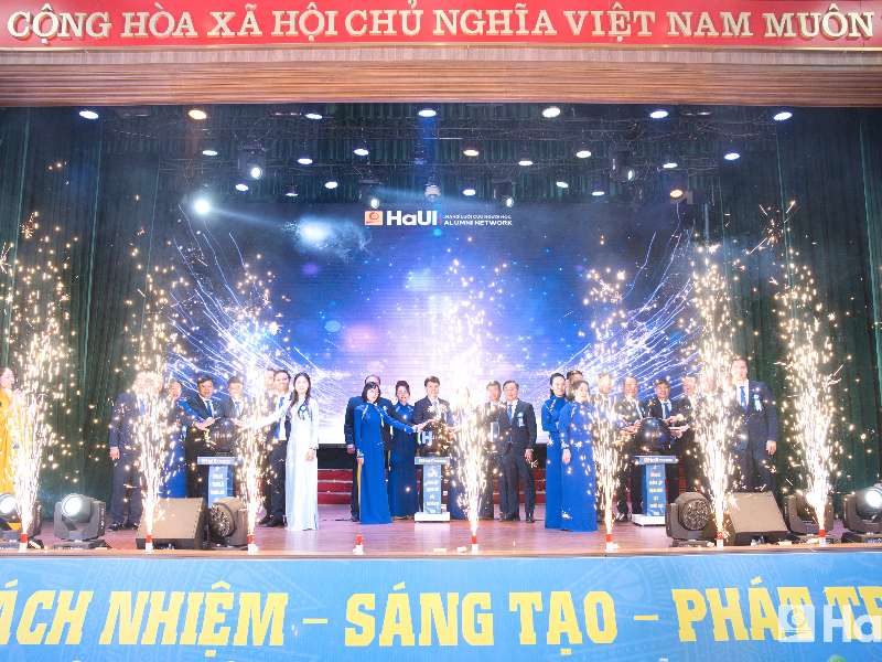 Lễ công bố Mạng lưới Cựu người học Đại học Công nghiệp Hà Nội và Ra mắt Ban điều hành Lâm thời Mạng lưới