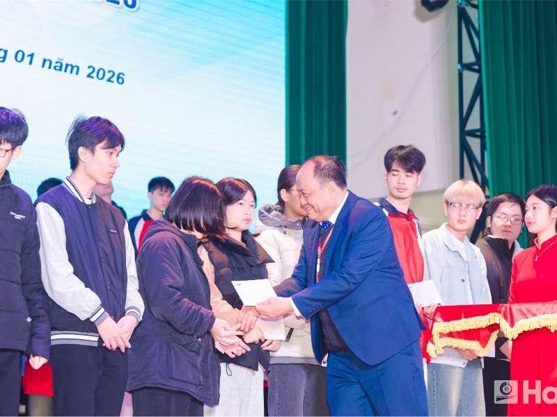 Xuân ấm yêu thương: Trao học bổng Nguyễn Thanh Bình và tặng quà Tết cho sinh viên có hoàn cảnh khó khăn 2026